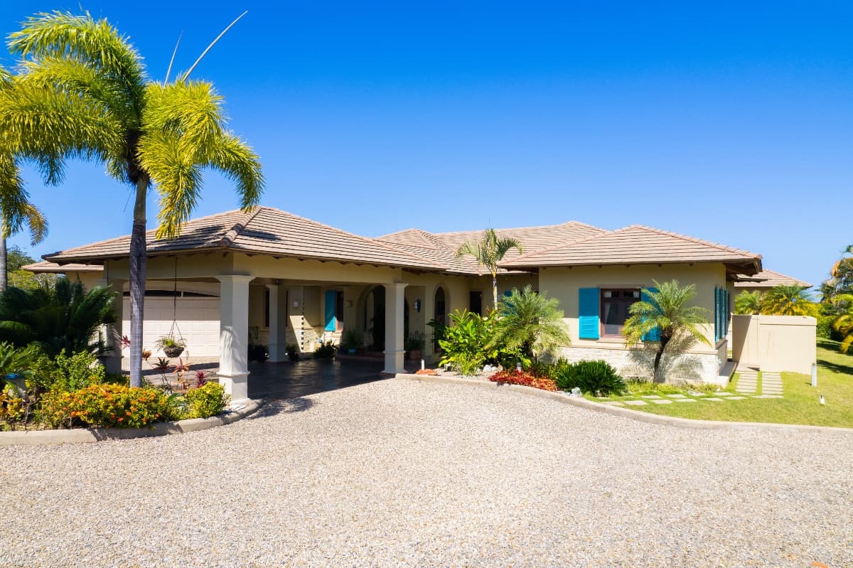 FIRE SALE!!! 145K Price Reduction!!! 5 bedroom Oceanview Hillside Estate - Image 4