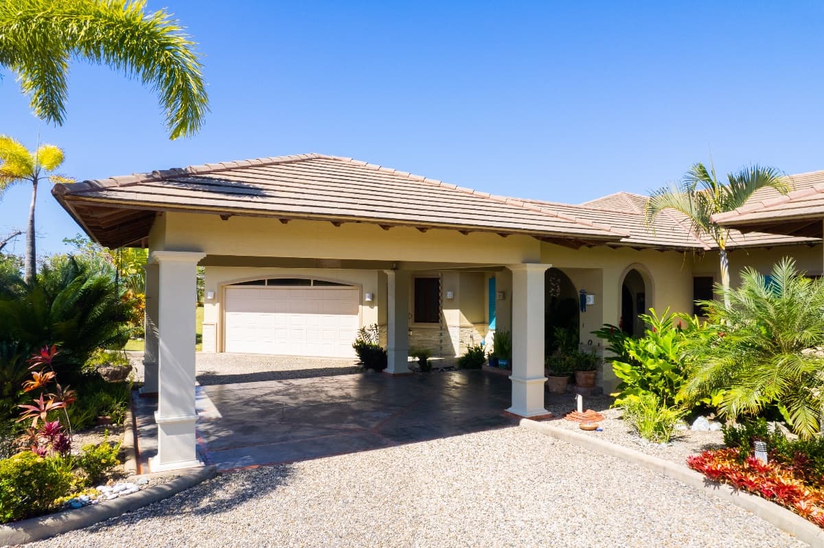 FIRE SALE!!! 145K Price Reduction!!! 5 bedroom Oceanview Hillside Estate - Image 5