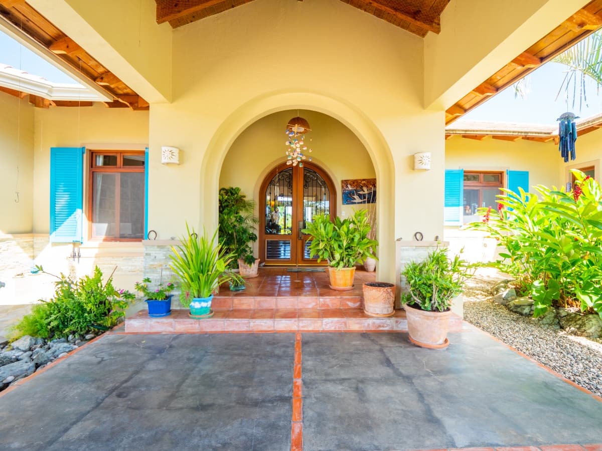FIRE SALE!!! 145K Price Reduction!!! 5 bedroom Oceanview Hillside Estate - Image 3