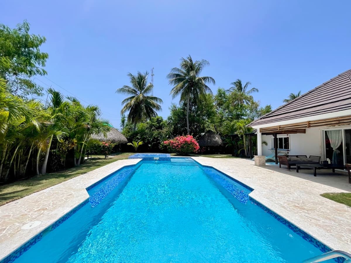 Exceptional 9-Bedroom Villa Near the Beach in Escondido Bay - Image 4