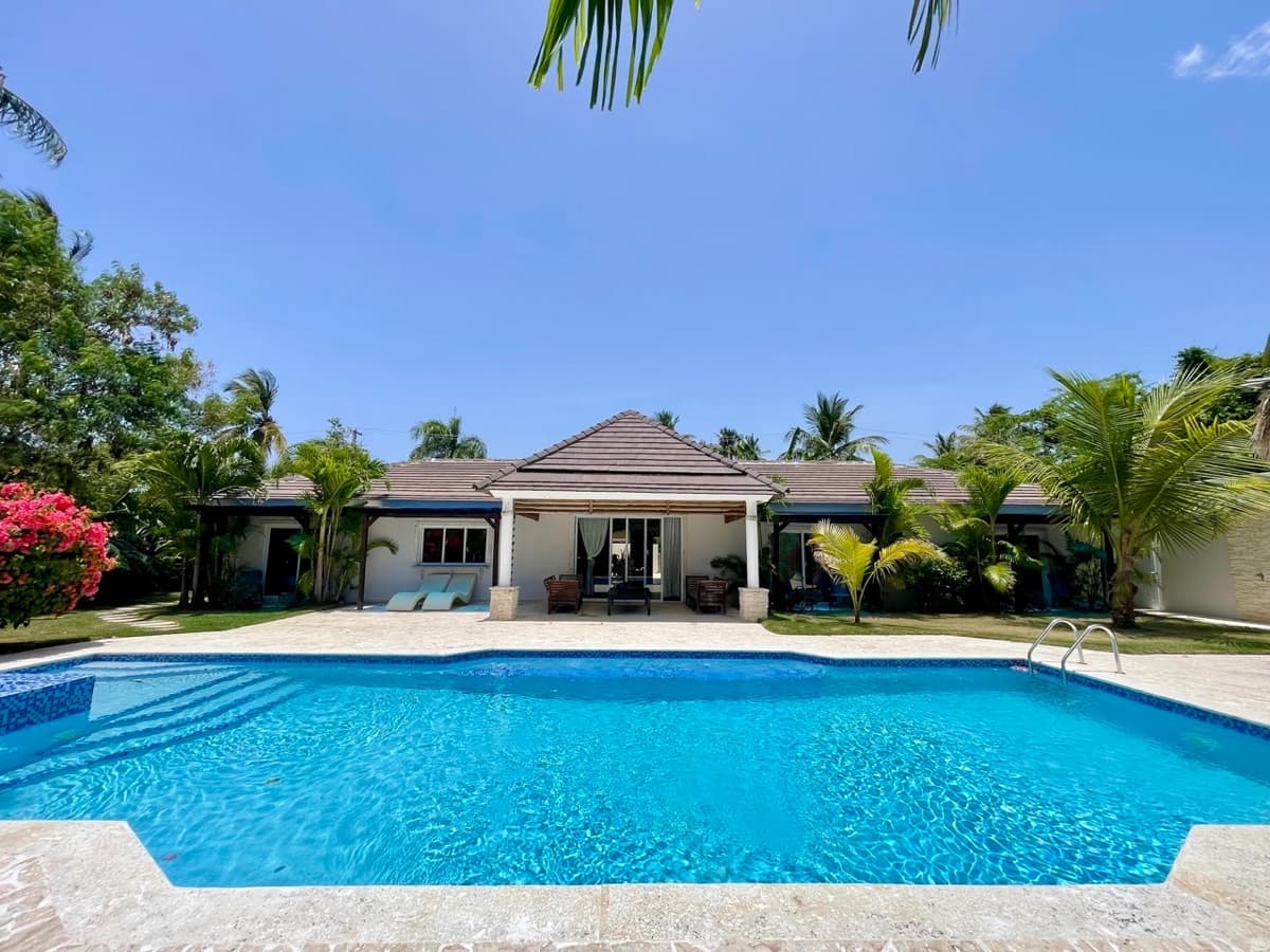 Exceptional 9-Bedroom Villa Near the Beach in Escondido Bay - Image 1