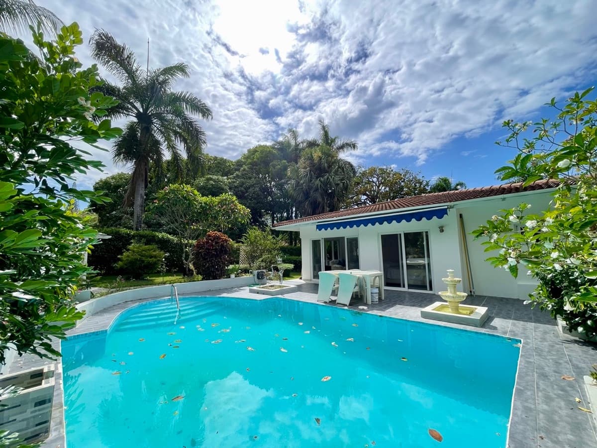 Charming Tropical Villa in a Peaceful Gated Community - Living Surrounded by Nature - Image 2