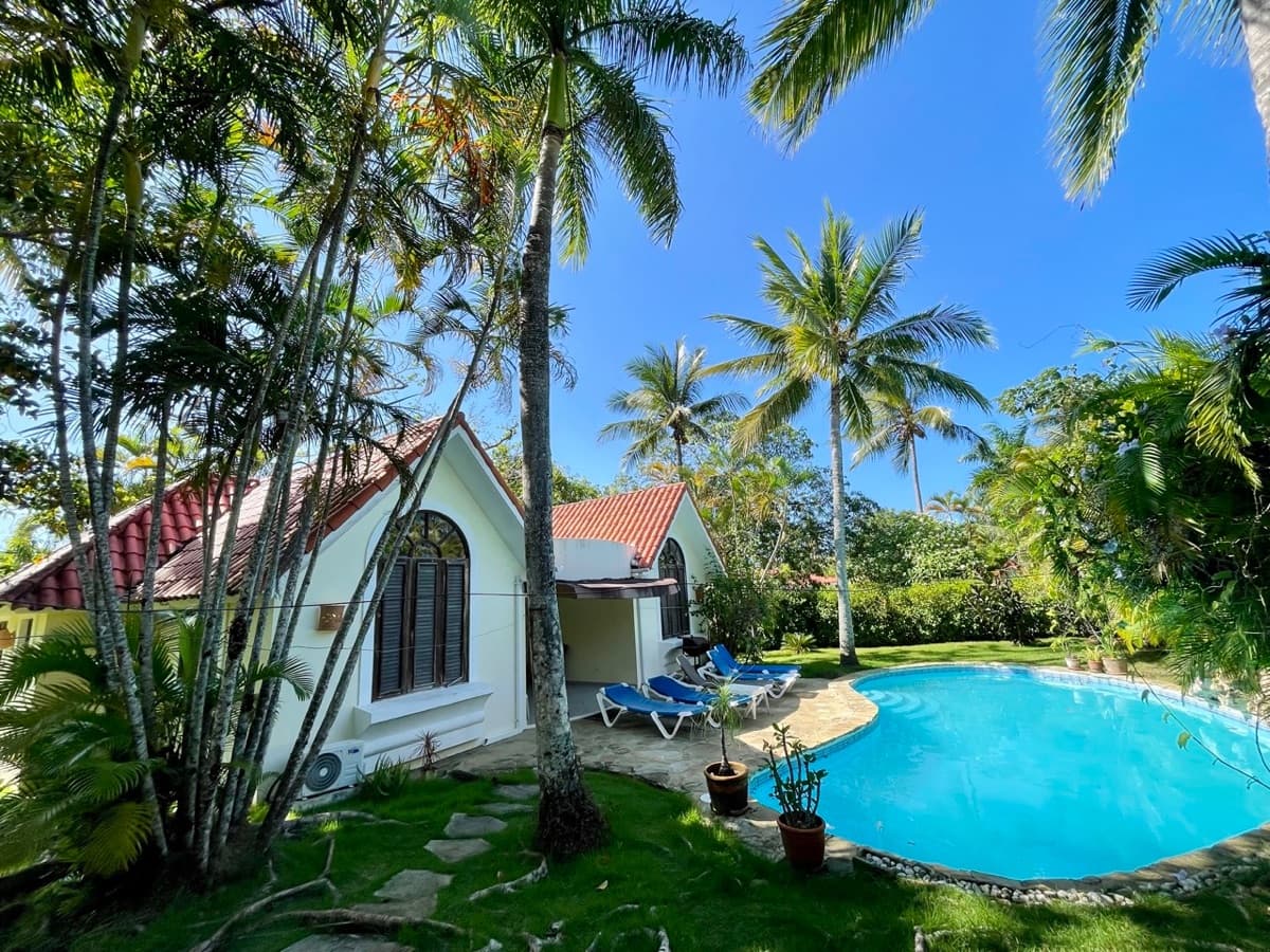 Fully Furnished Caribbean Villa with Private Pool – Excellent Value & Renovation Potential - Image 2