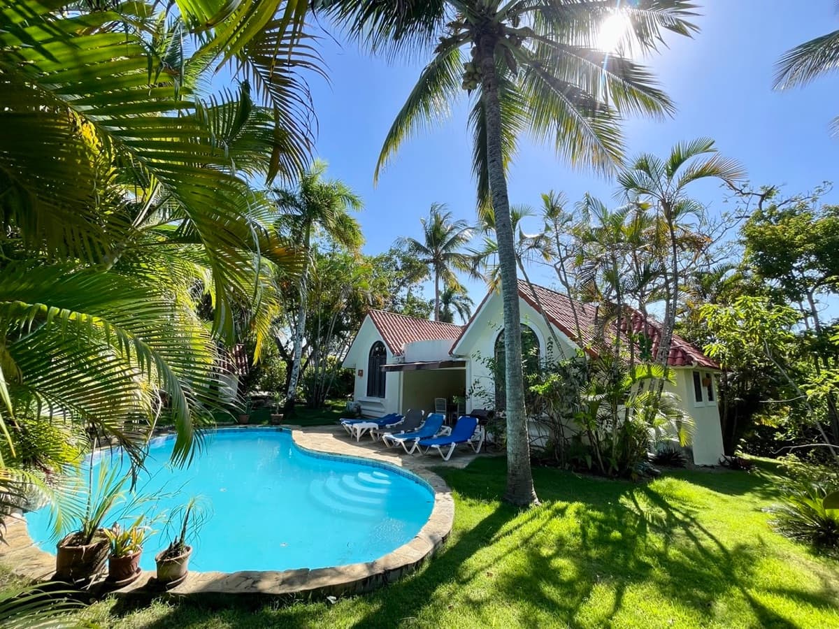 Fully Furnished Caribbean Villa with Private Pool – Excellent Value & Renovation Potential - Image 4