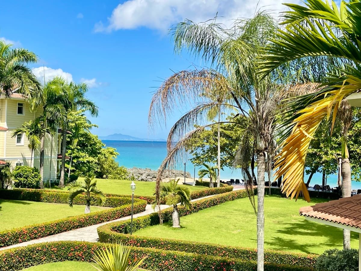 Sophisticated Oceanfront Residence with Panoramic Views in Sosúa - Image 1