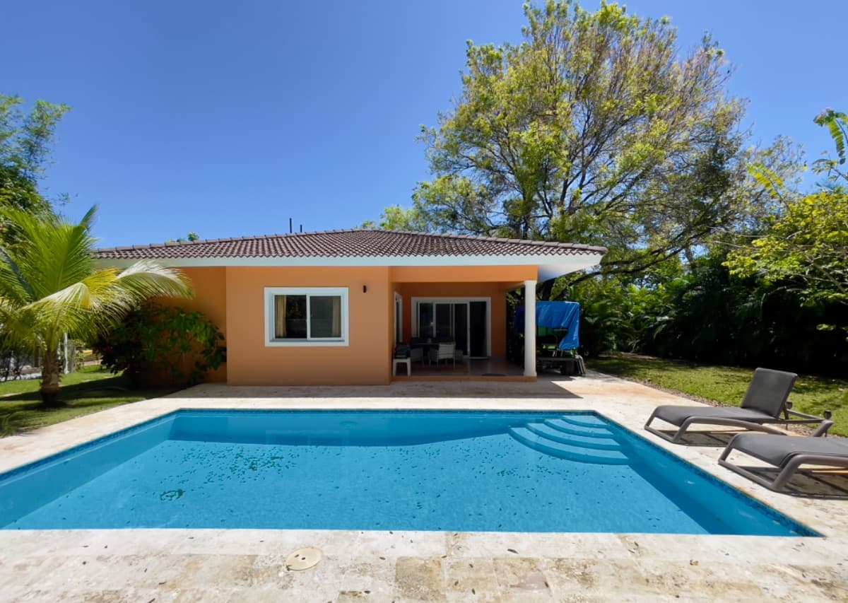 Charming Single-Level Villa with Pool | Gated Community Living - Image 2