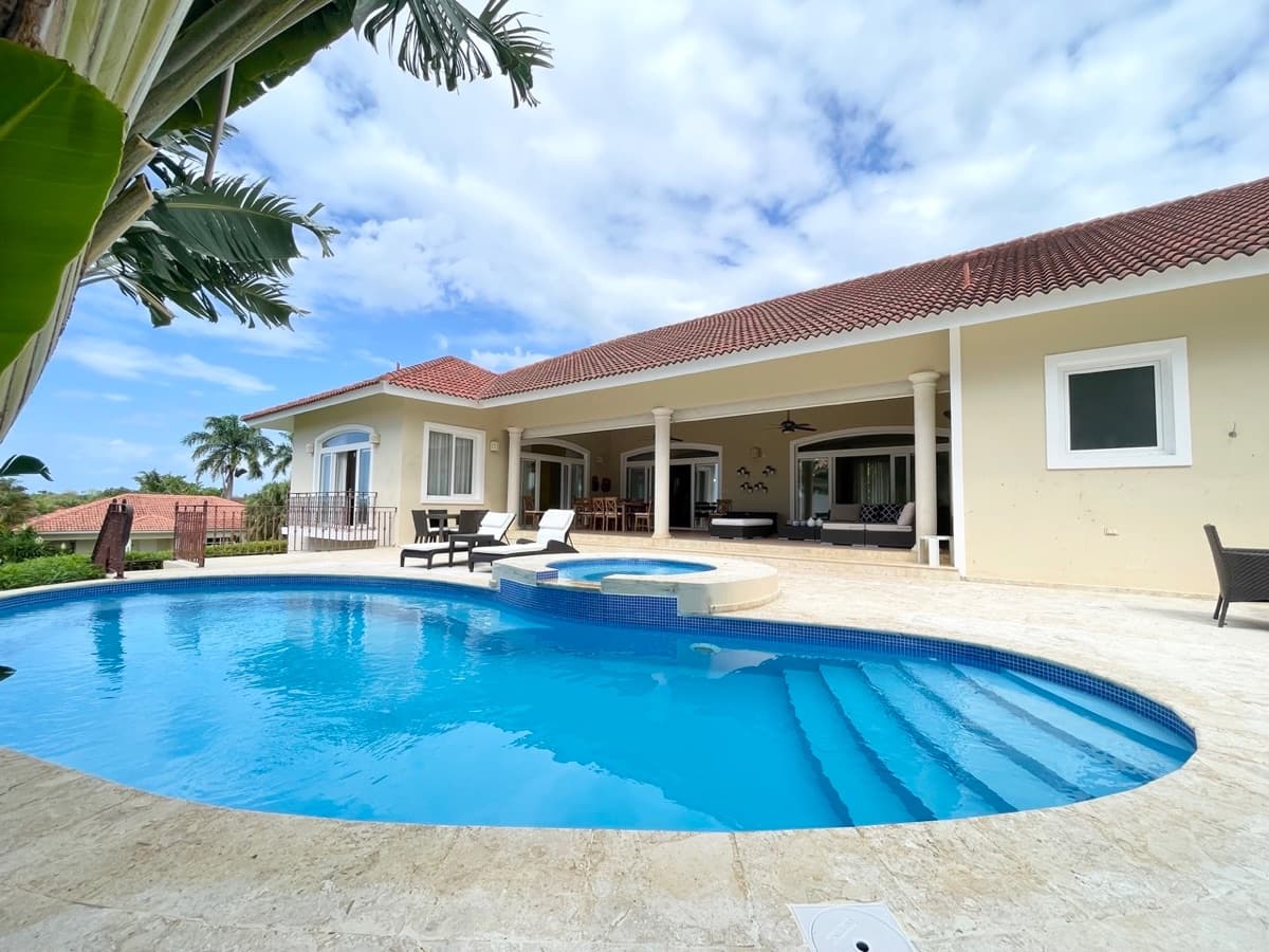 Refined Caribbean Living in a Prime Coastal Location - Image 3