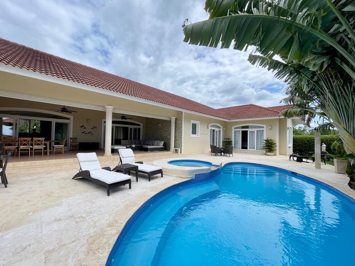 Refined Caribbean Living in a Prime Coastal Location - Image 1