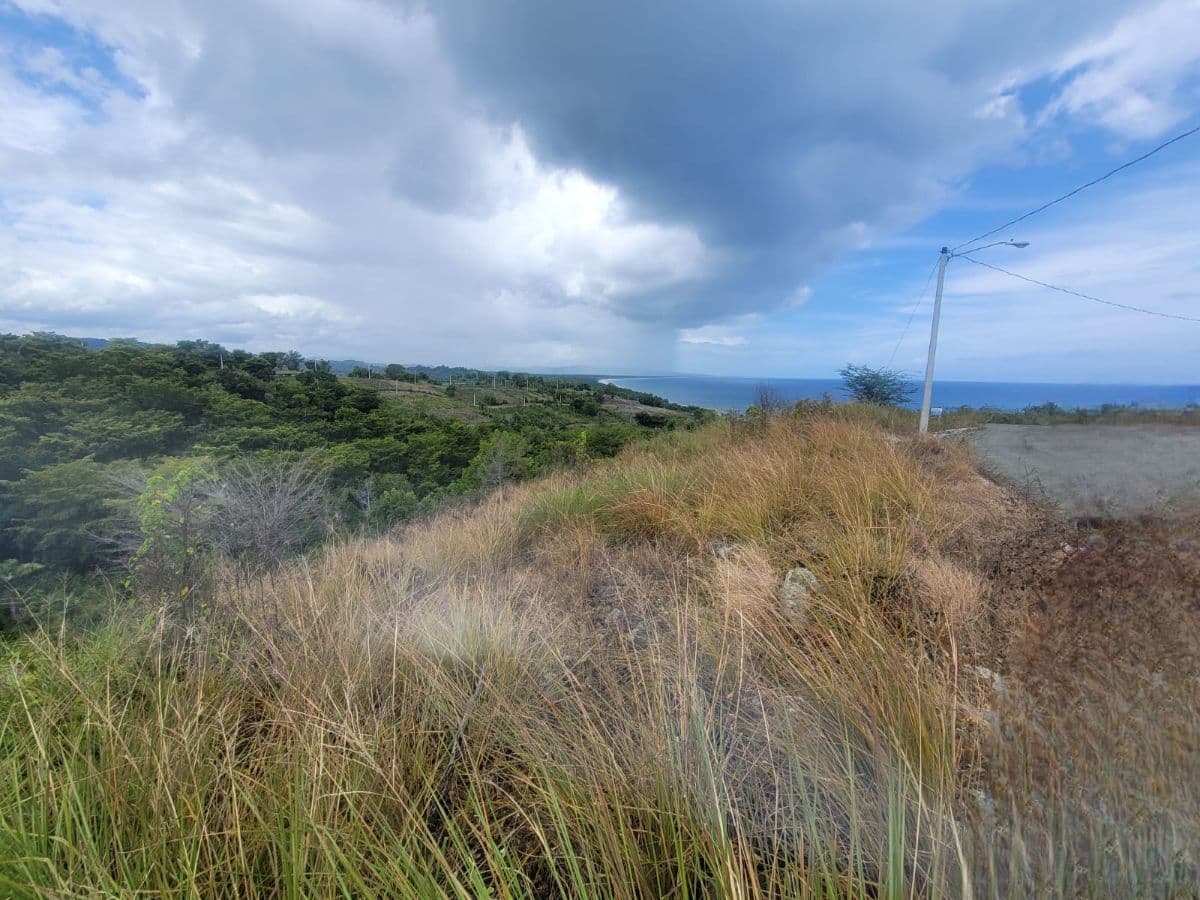 Terreno en venta con vista al mar en Gaspar Hernández - Image 4