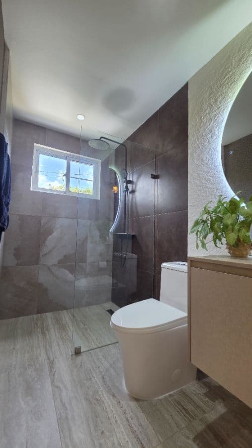 Stunning 4Bedroom House in a Gated Community - Image 5