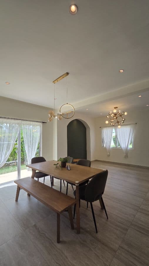 Stunning 4Bedroom House in a Gated Community - Image 1