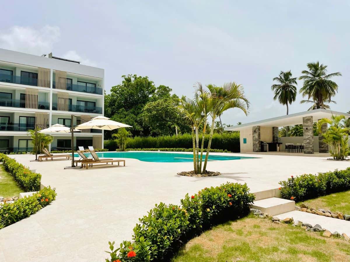 Ground Floor Walk-Out to the Pool