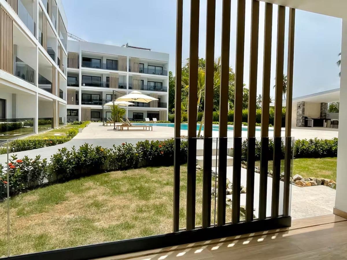 Ground Floor Walk-Out to the Pool - Image 3