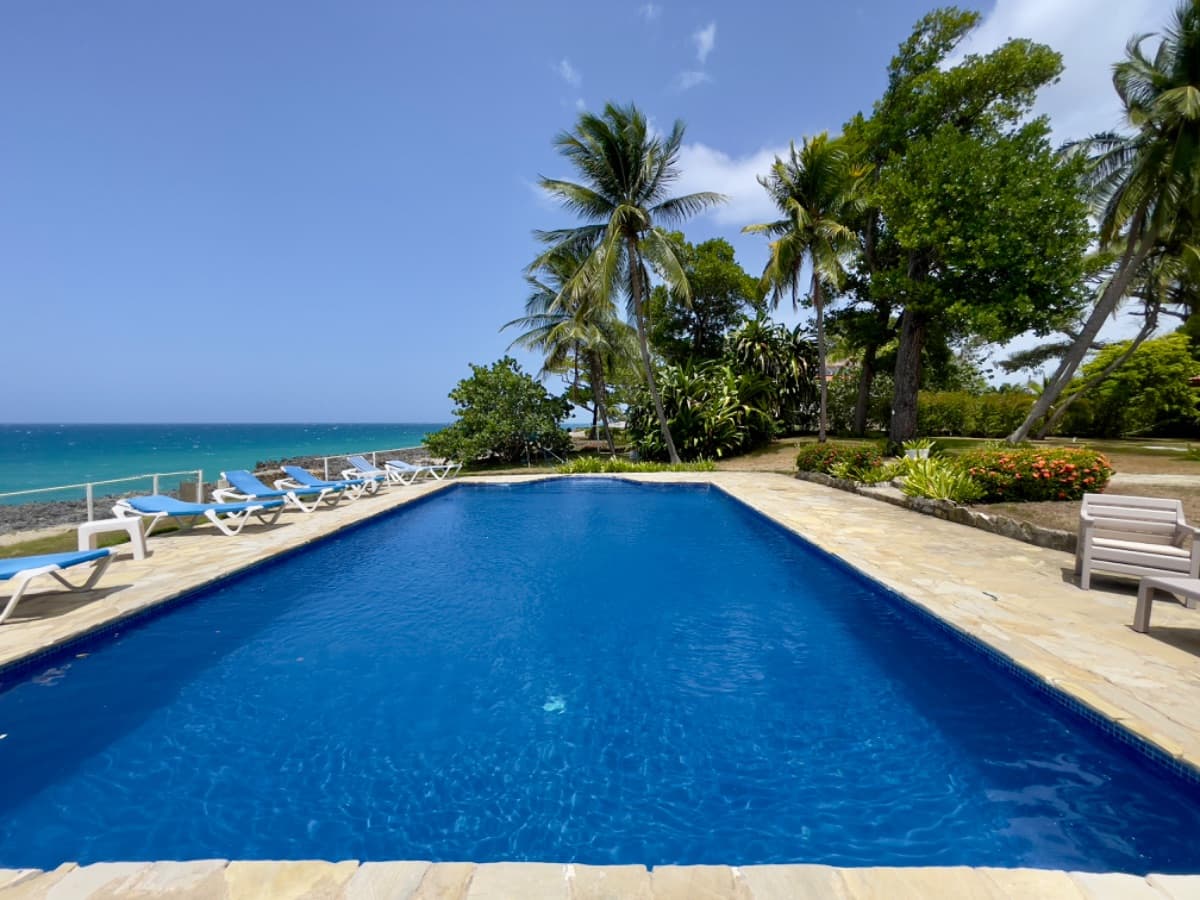 A Rare Oceanfront Opportunity — 5,400 m² of Land in Two Lots - EXCEPTIONAL COLONIAL-STYLE OCEANFRONT ESTATE — Playa Chiquita, Sosúa - Image 2