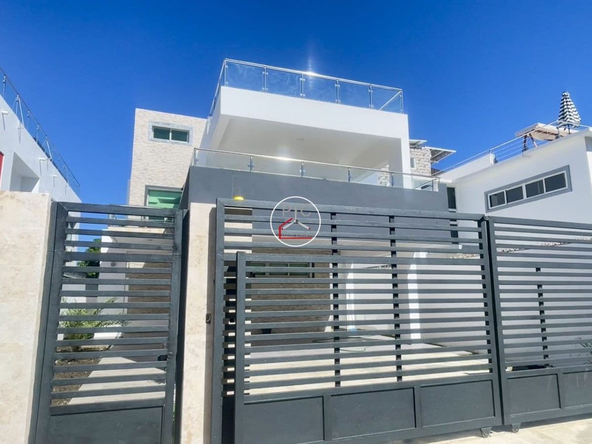 Premium Three-Story Residence in the Bayardo Gated Community - Image 1