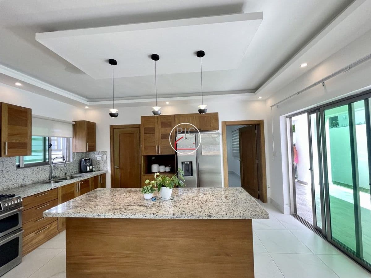 Premium Three-Story Residence in the Bayardo Gated Community - Image 4