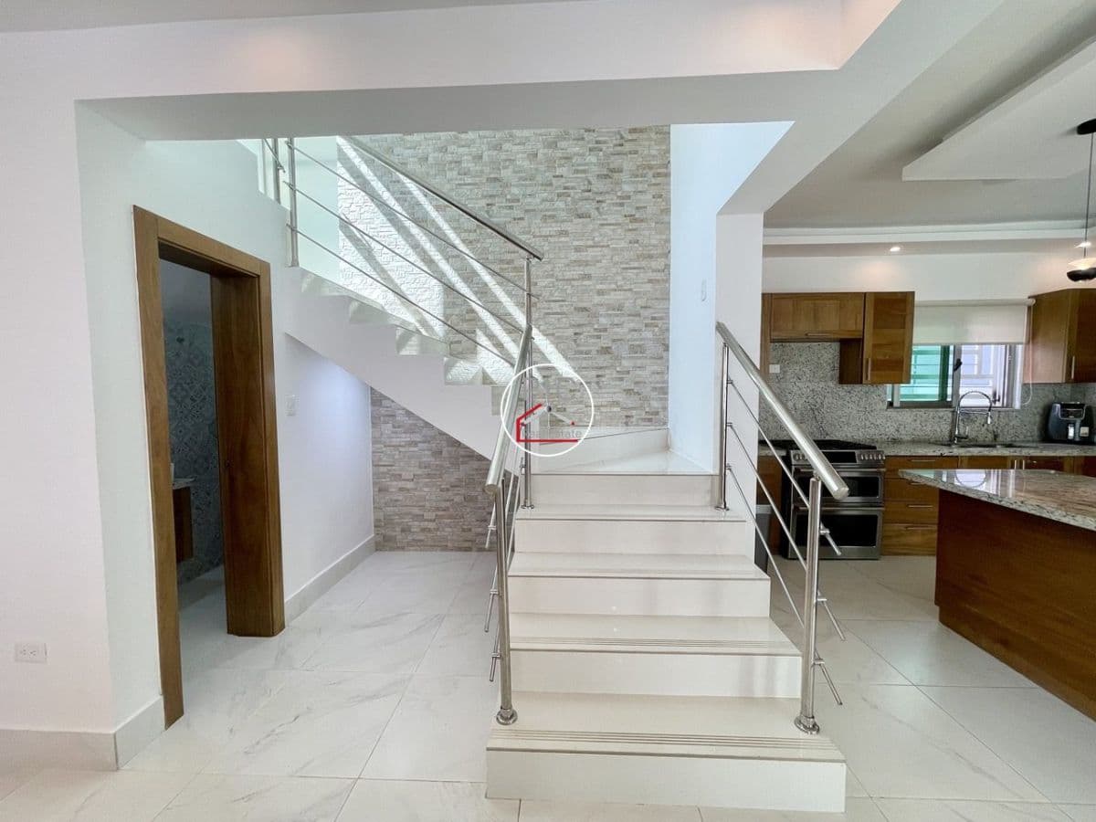 Premium Three-Story Residence in the Bayardo Gated Community - Image 5