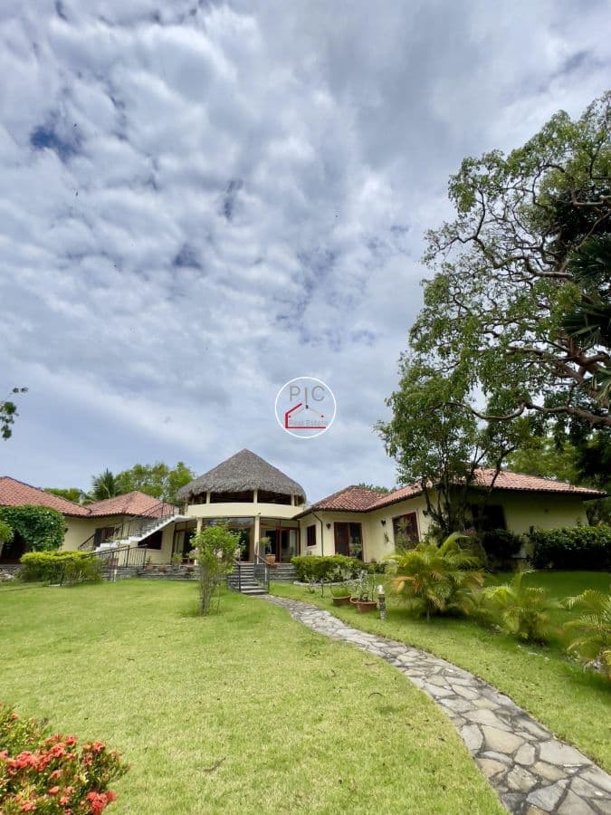 Cradled in serenity – Villa in El Choco - Image 2