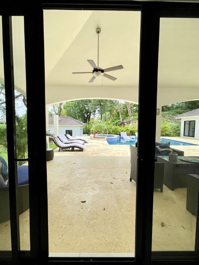 Spacious and Modern 4-Bedroom Villa with Guest Suite, Pool, Jacuzzi & Outdoor Kitchen - Image 5