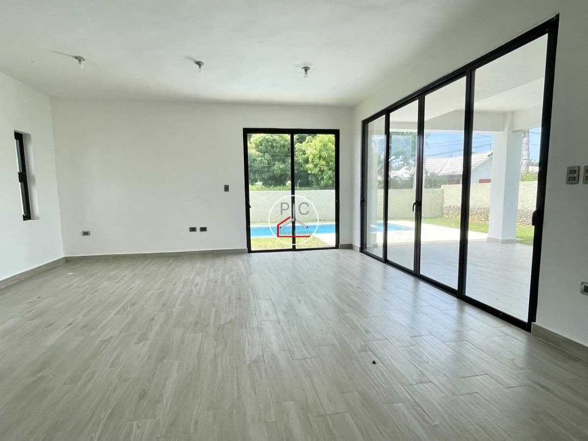 Stylish 3-Bedroom "Villa II" in Perla Marina, Just Steps from the Beach - Image 4