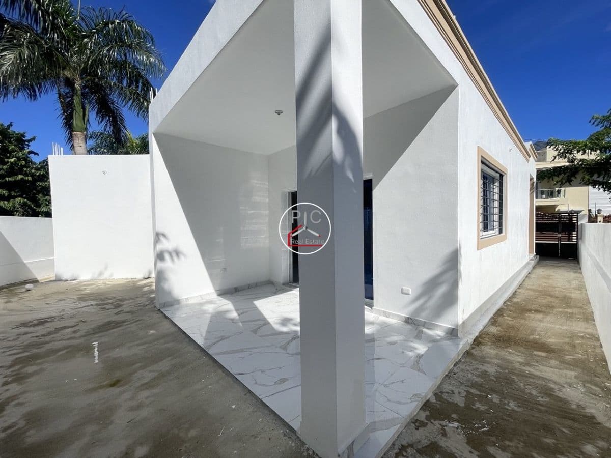 Single-Storey Villa with Panoramic View in Torre Alta, Puerto Plata - Image 4