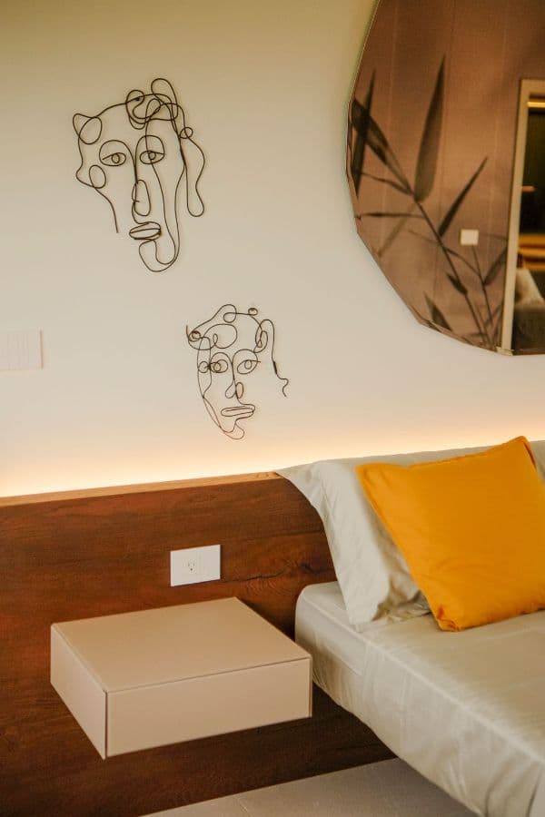 EXCLUSIVELY FURNISHED APARTMENT AT TRACADERO LODGE - Image 4