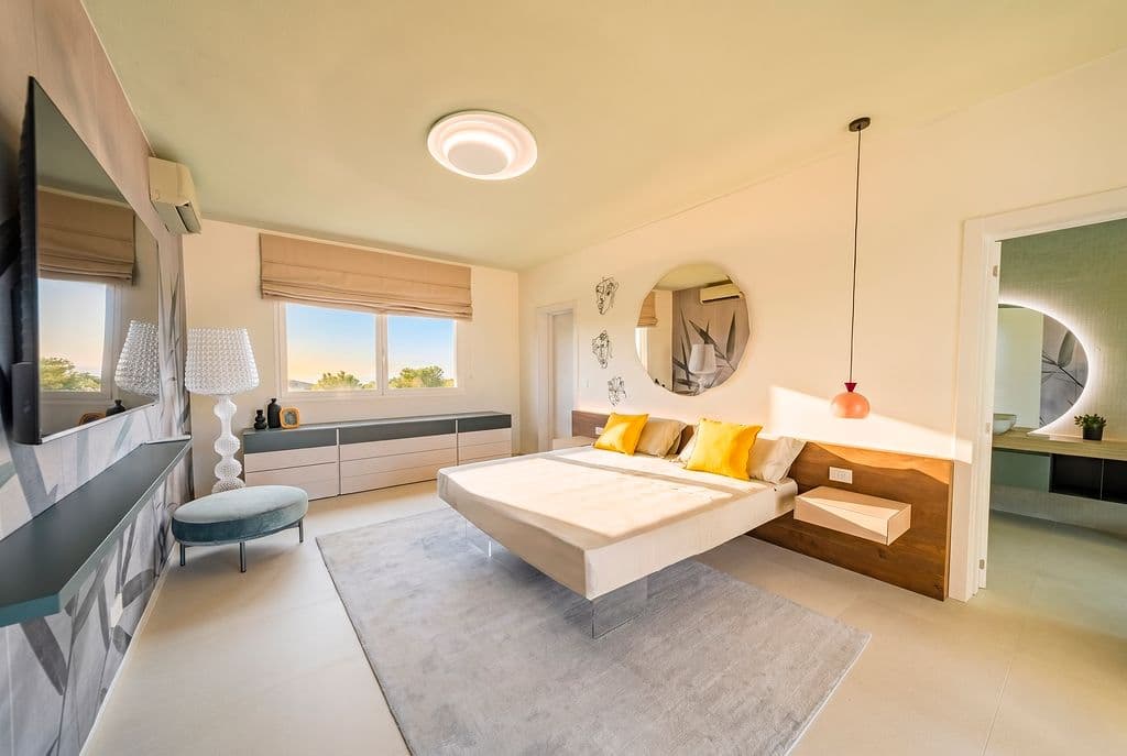 EXCLUSIVELY FURNISHED APARTMENT AT TRACADERO LODGE - Image 5