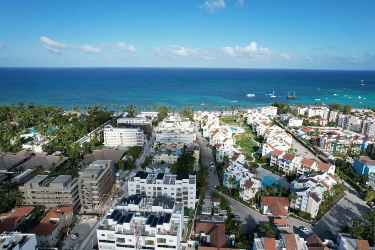 SUITES GARDEN TWO BEDROOM- 2 MINUTE WALK TO BEACH