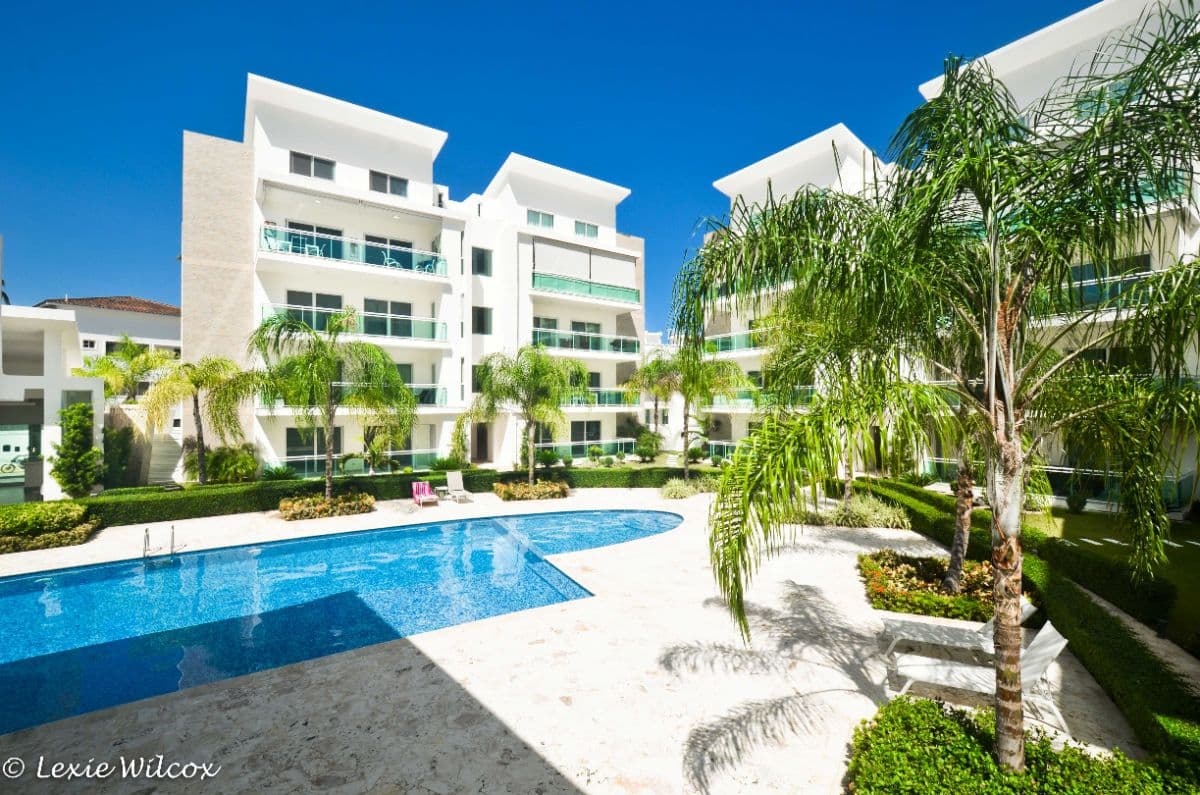MIA HERMSOSA 2 BEDROOM CONDO WITH A BACKYARD - Image 3