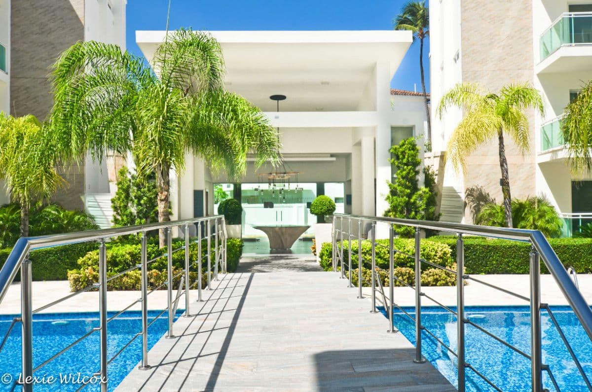 MIA HERMSOSA 2 BEDROOM CONDO WITH A BACKYARD - Image 4