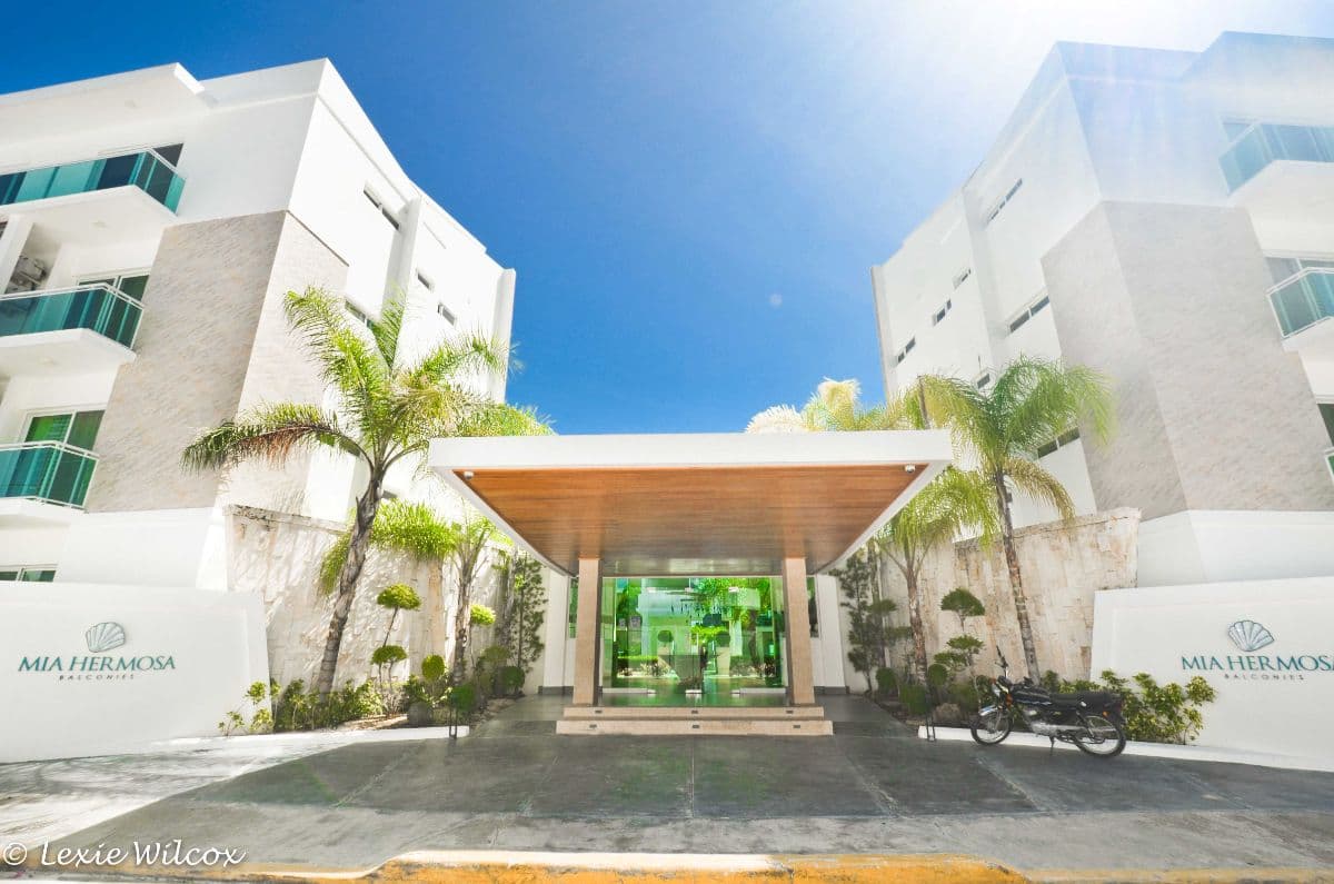 MIA HERMSOSA 2 BEDROOM CONDO WITH A BACKYARD - Image 5