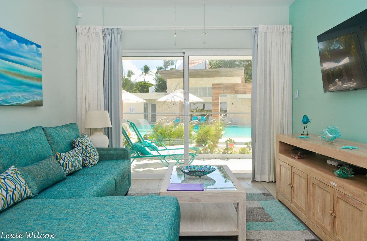 Luxury furnished 1 bedroom condo steps to the beach - Image 2