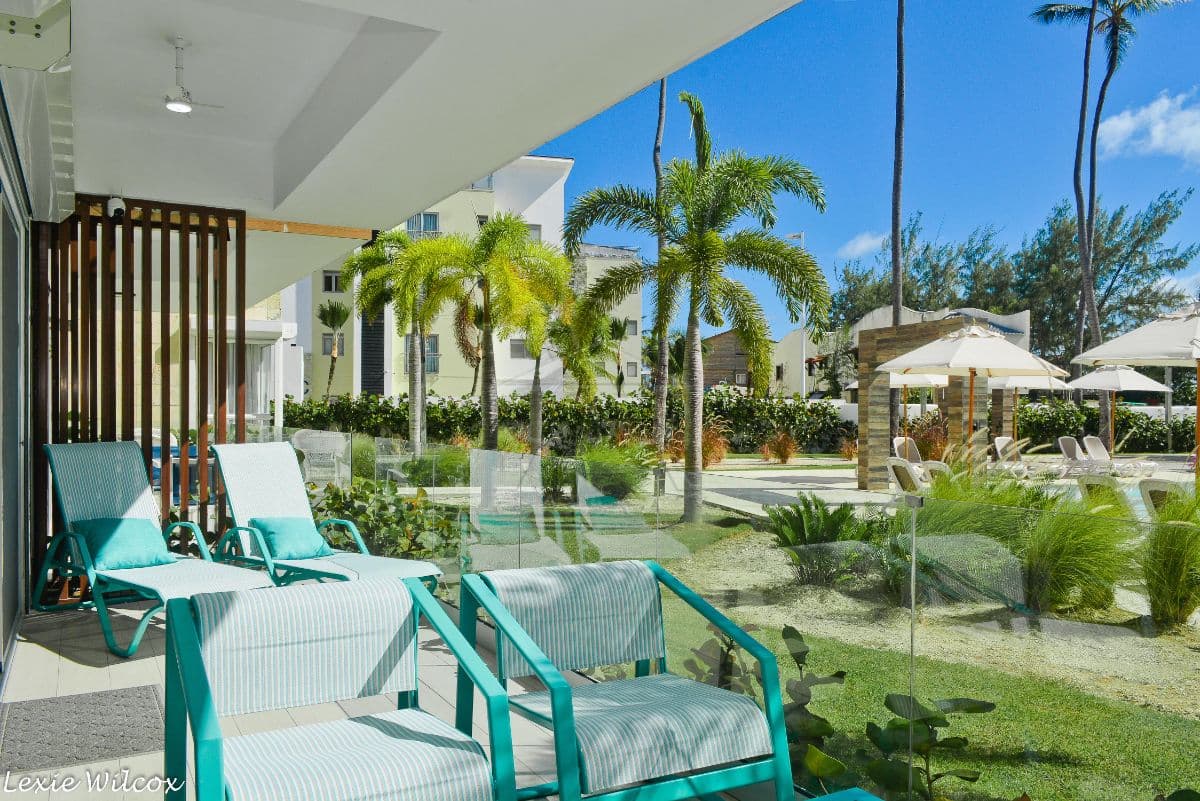 Luxury furnished 1 bedroom condo steps to the beach - Image 4