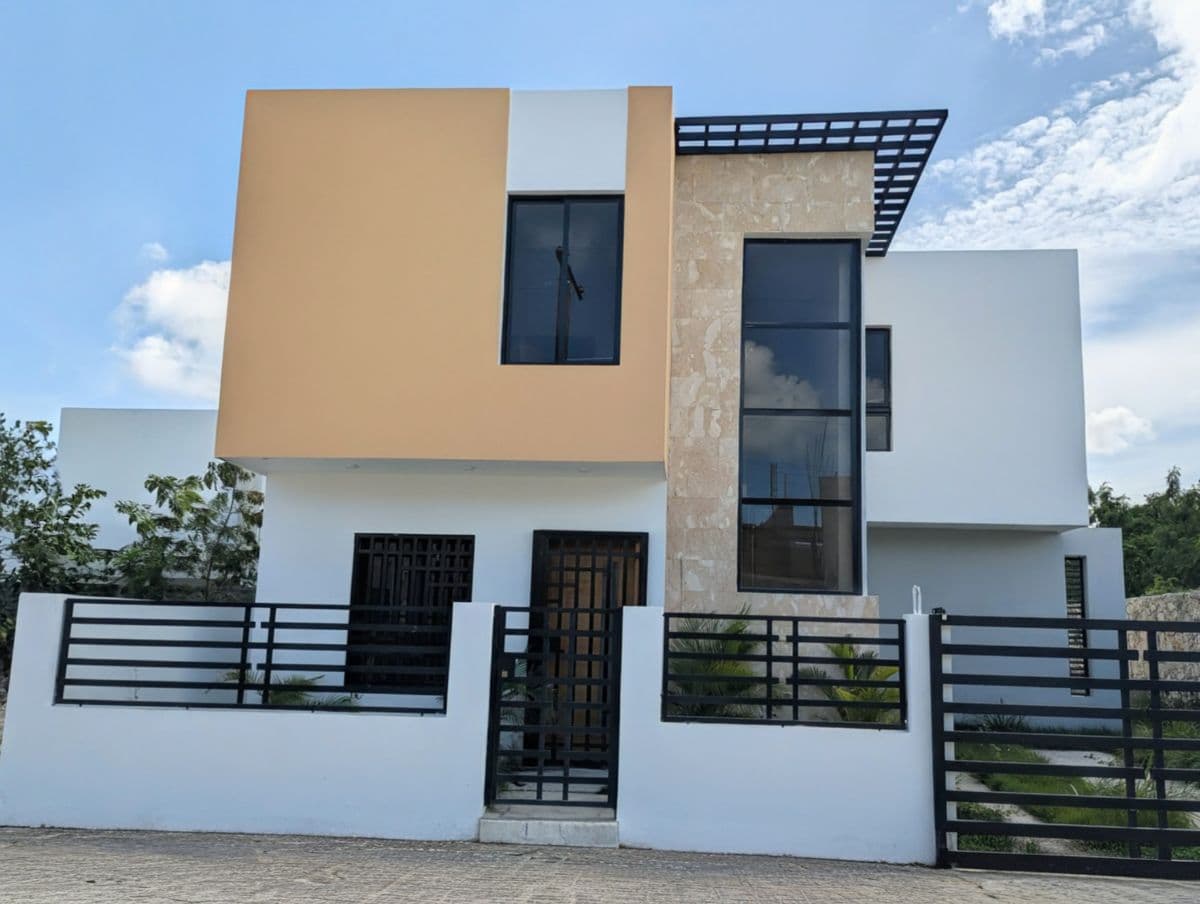 RECENTLY CONSTRUCTED 3 BEDROOM VILLA FOR UNDER $200,000 - Image 1