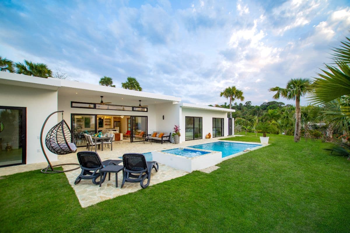 Summer house, a tropical nest, comfortable and exquisite. (Open to deals. Make me your OFFER)