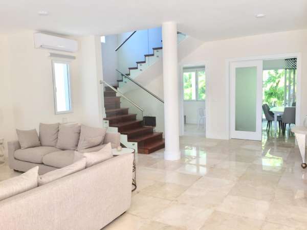 Id-2607 Four-bedroom Residence For Sale In Punta