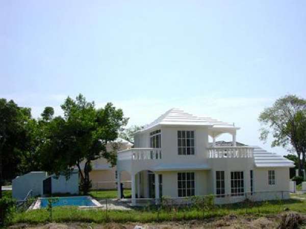Perfect 3 Bdr Family Home With Pool In Phase Ii Of