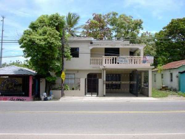 2 Story House In Cangrejo Ideal For Commercial