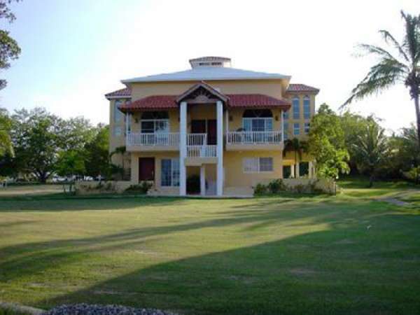 Newly Remodeled Ocean View Apartment In Gated