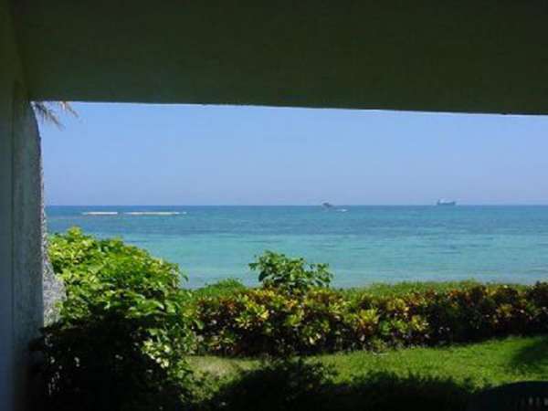 Idyllic Beach Front House. Private Access To The