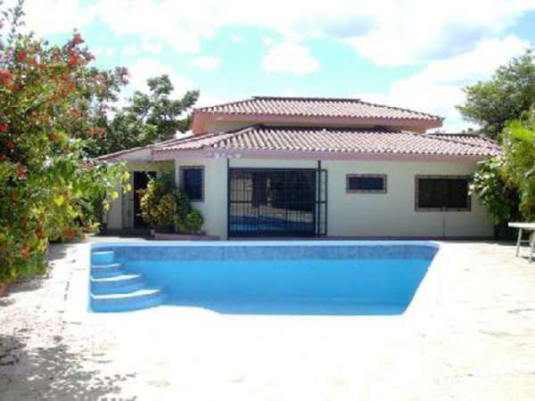 3 Bedroom Villa Close To The Beach With Lush