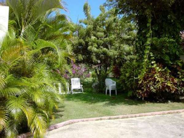 3 Bedroom Villa Close To The Beach With Lush