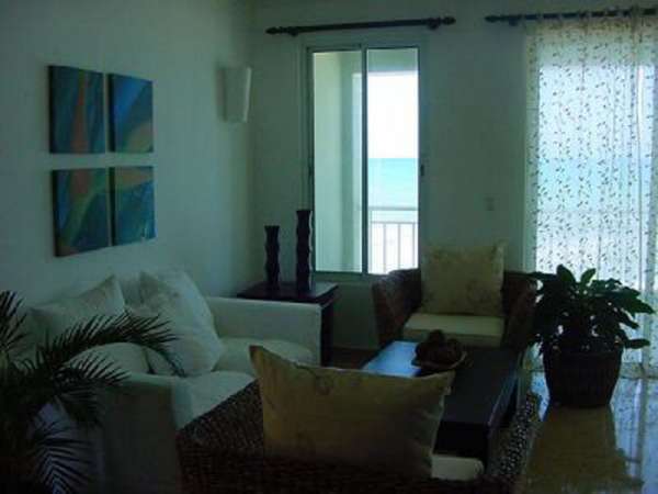 Gorgeous New Condo Right On The Lovely Beach In