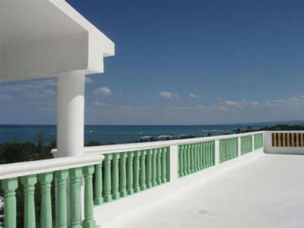 New Condo 3 Blocks From Beach And Golf Course.