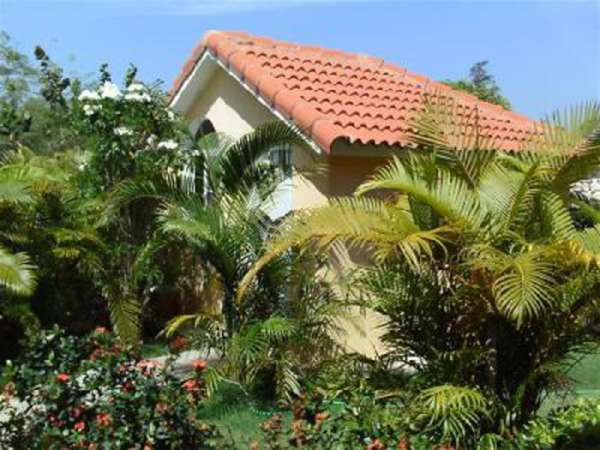 Attractive Spacious Villa Near The Beach In