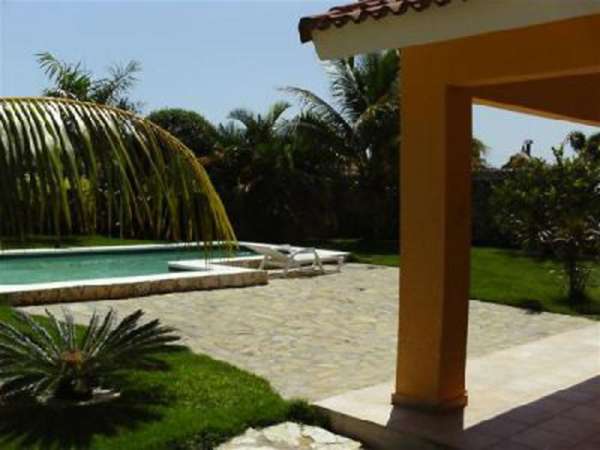 Attractive Spacious Villa Near The Beach In