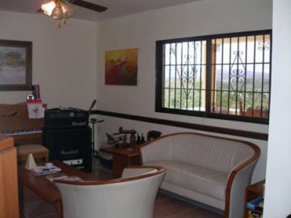 Wonderful Home In Gated Community< Special Price