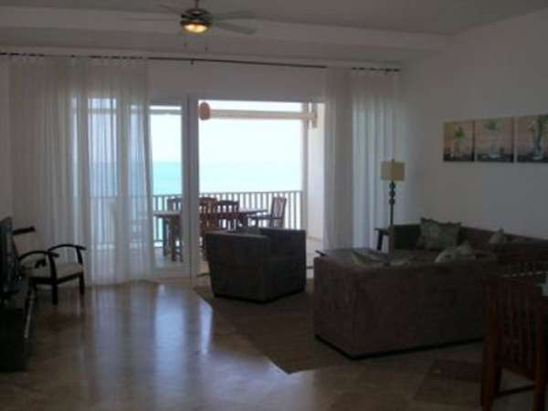 Luxury Condo With Ocean Front!!