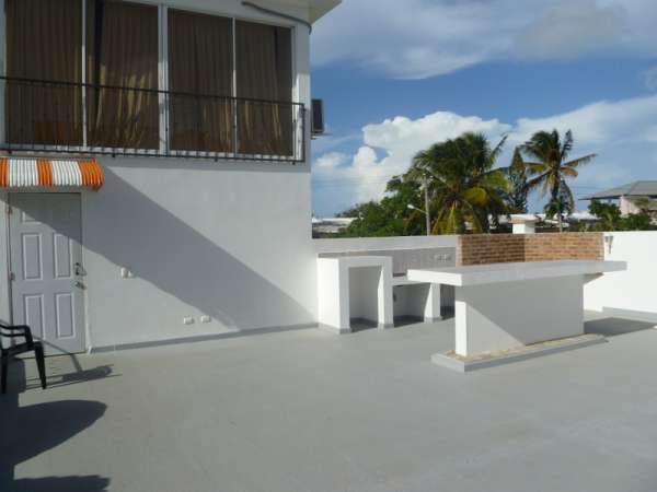 3 Bedroom 3 Bath Villa With Two Bedroom Apartment.