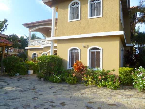 Beautiful 6 Bedroom Villa With Four Apartments